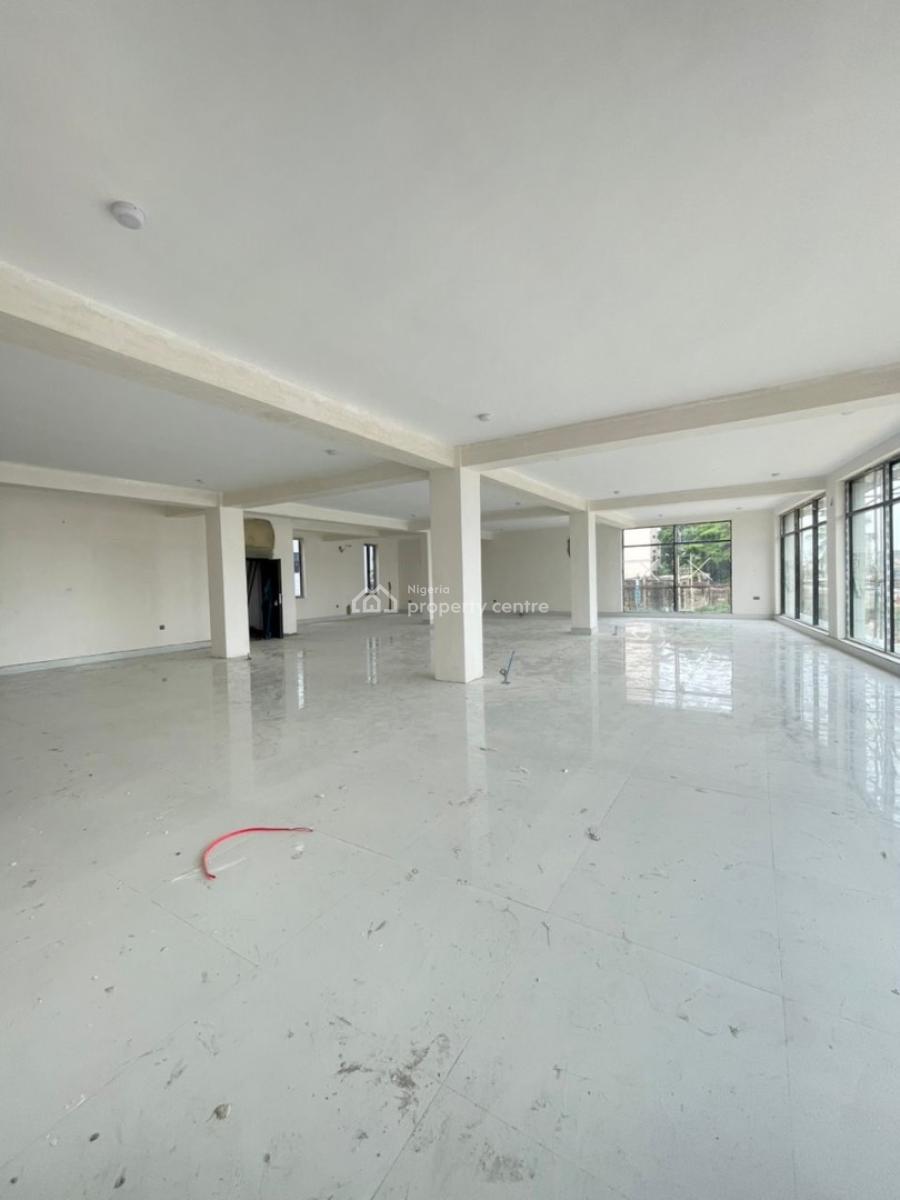 Brand New 200 Square Metres Show Room Upstairs and Downstairs, Chevron, Lekki Phase 2, Lekki, Lagos, Plaza / Complex / Mall for Rent