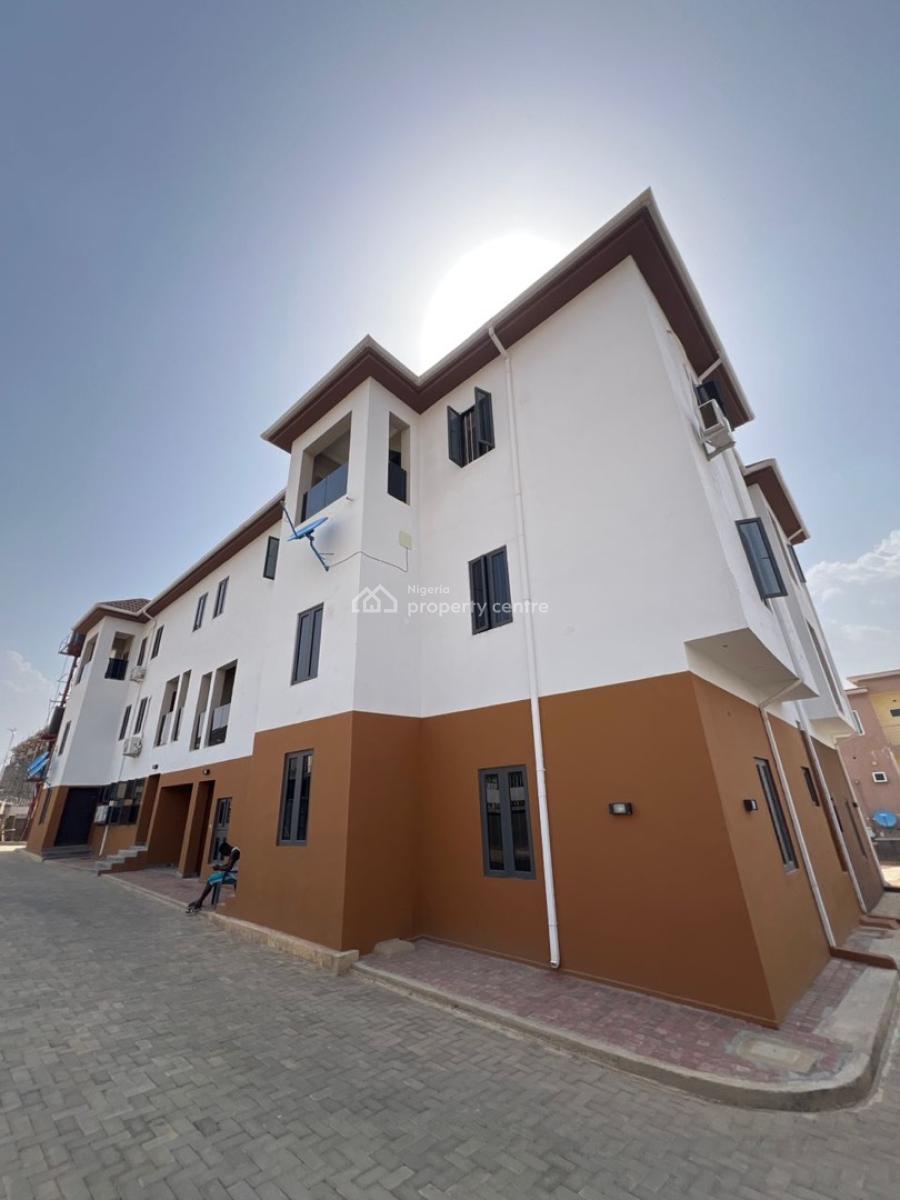 3 Bedroom Apartment in a Prime Location, Guzape District, Abuja, Flat / Apartment for Rent