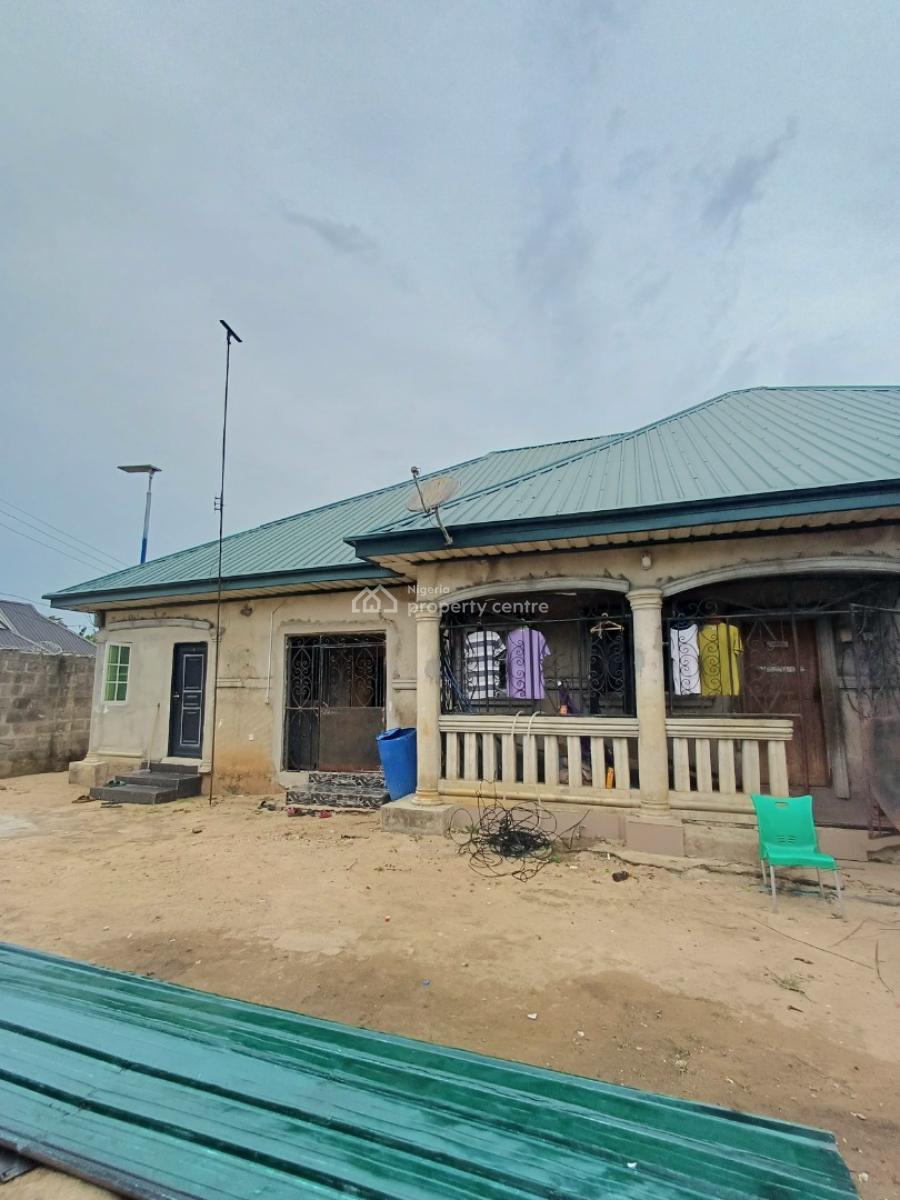 Bungalow Comprising 3 Bedroom Flat and 4 Self Contain, Rumuokparali, Ozuoba, Port Harcourt, Rivers, Semi-detached Bungalow for Sale