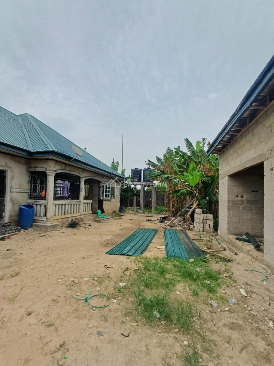 Bungalow Comprising 3 Bedroom Flat and 4 Self Contain, Rumuokparali, Ozuoba, Port Harcourt, Rivers, Semi-detached Bungalow for Sale