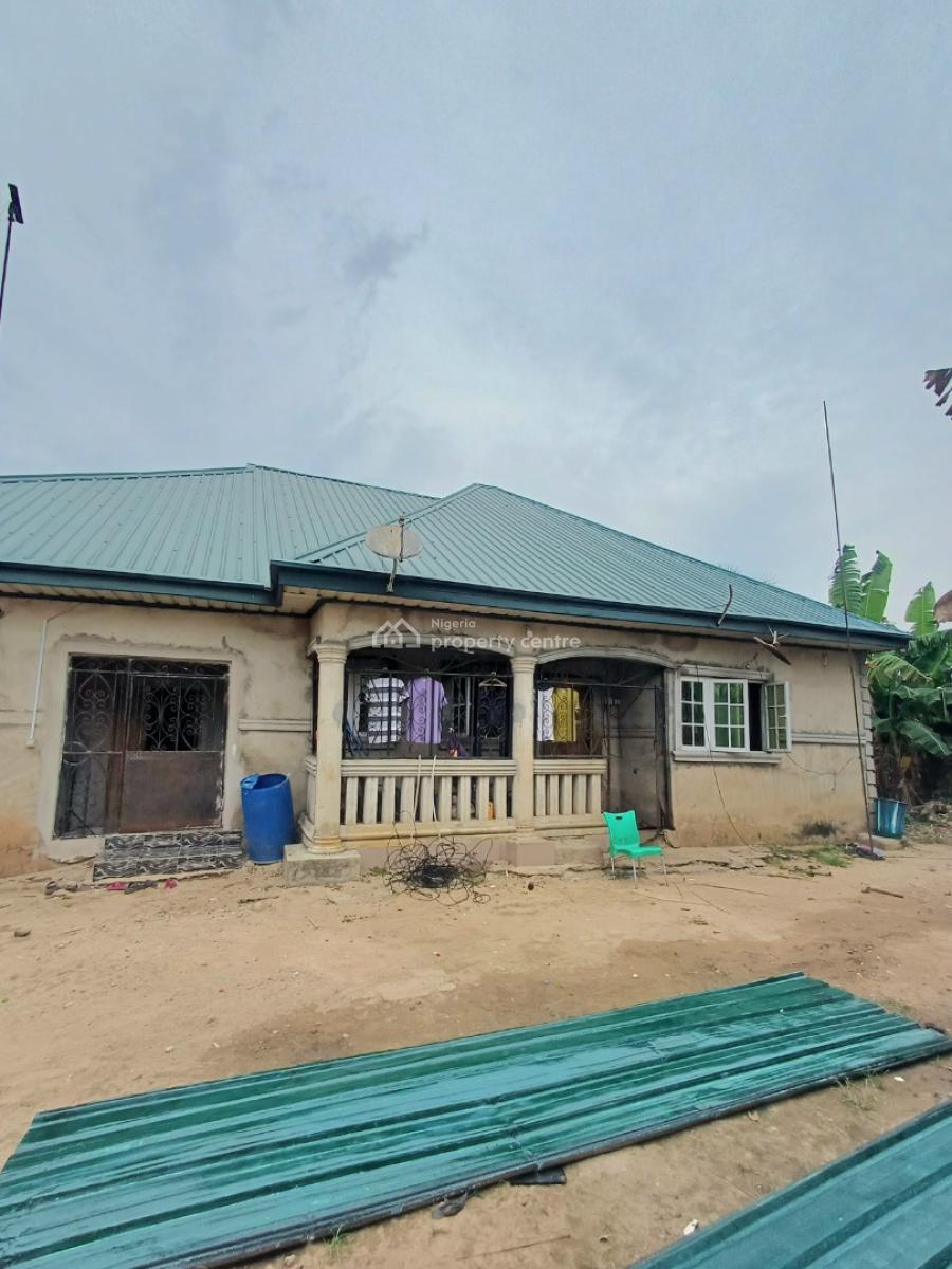 Bungalow Comprising 3 Bedroom Flat and 4 Self Contain, Rumuokparali, Ozuoba, Port Harcourt, Rivers, Semi-detached Bungalow for Sale