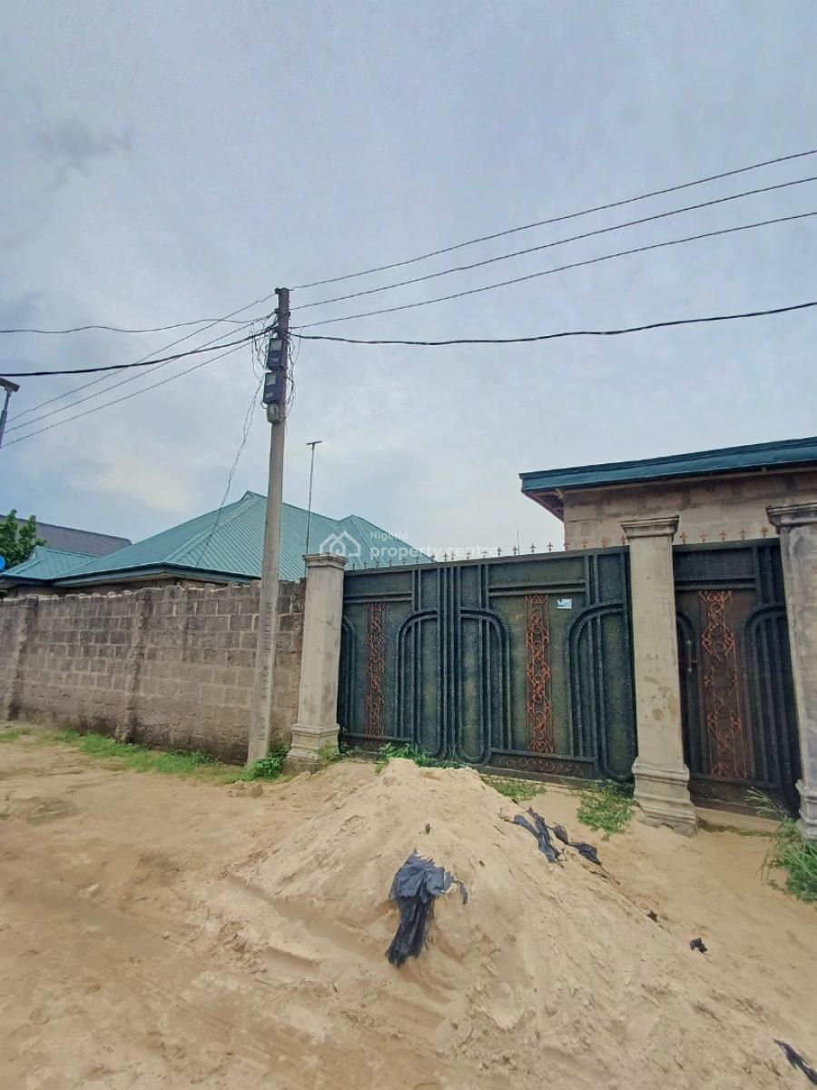 Bungalow Comprising 3 Bedroom Flat and 4 Self Contain, Rumuokparali, Ozuoba, Port Harcourt, Rivers, Semi-detached Bungalow for Sale
