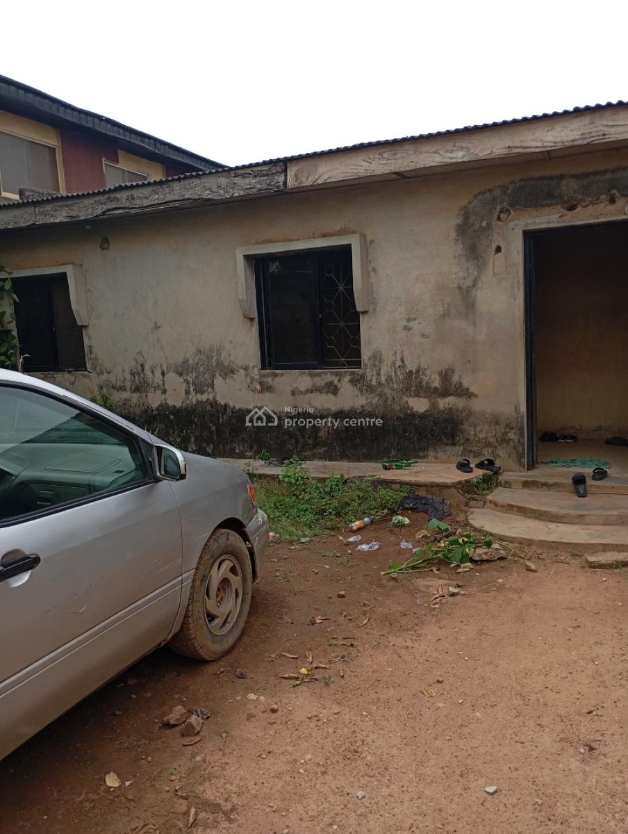 Redevelopable 2 Bedrooms Bungalow on About 550sqm Land, Ayorinde Street, Off Agbelekale, Alimosho, Abule Egba, Agege, Lagos, Detached Bungalow for Sale