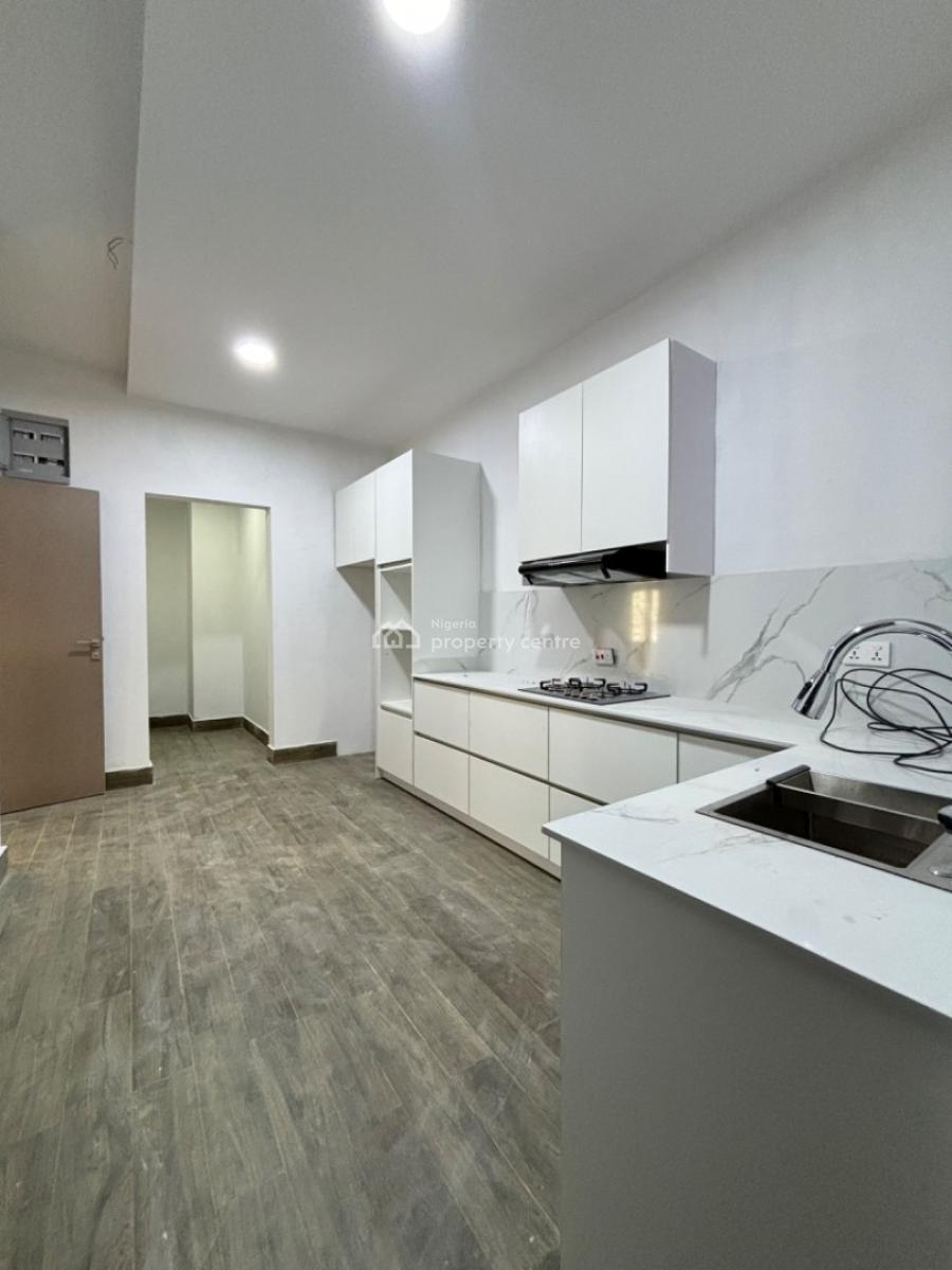 Lovely and Spacious  2 Bedroom Flat with an Elevator, Pool and Gym, Lekki Phase 1, Lekki, Lagos, Flat / Apartment for Rent