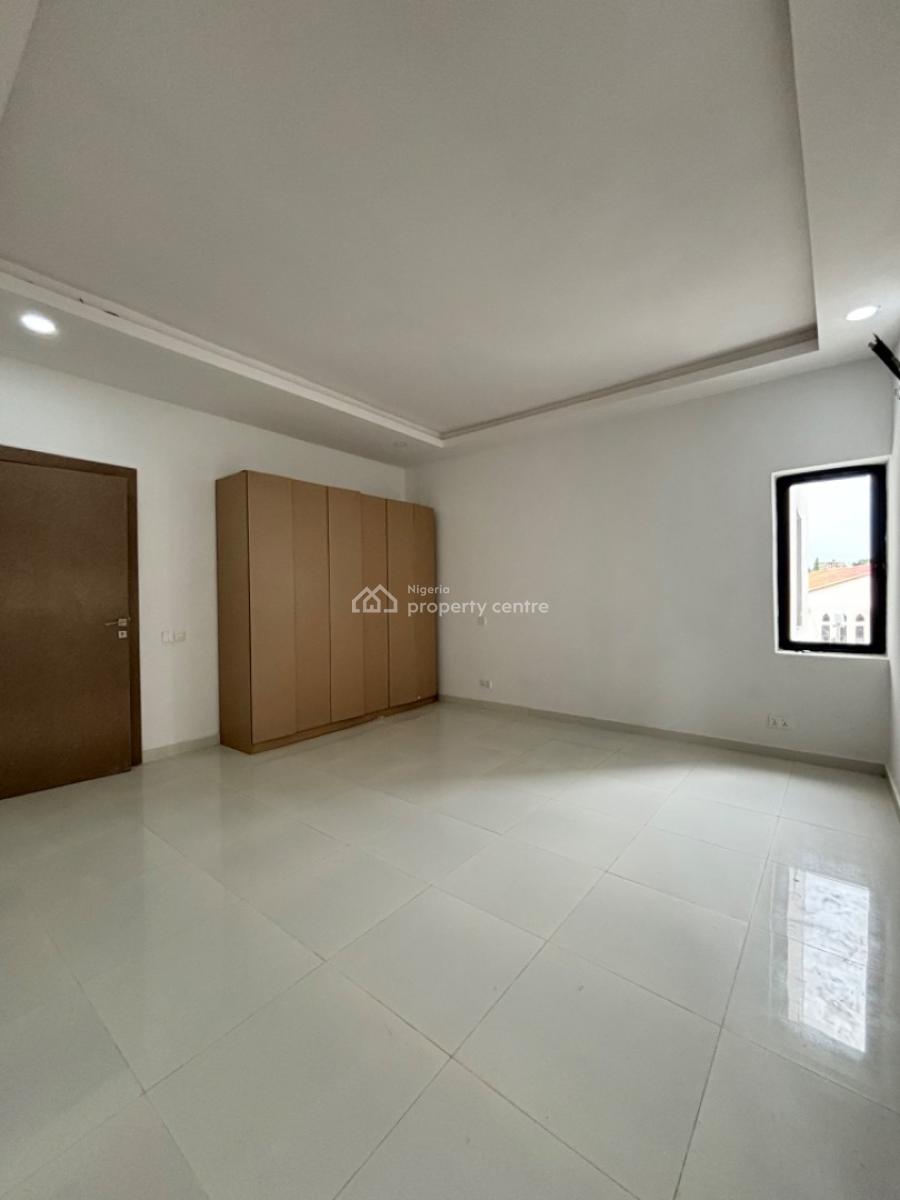 Lovely and Spacious  2 Bedroom Flat with an Elevator, Pool and Gym, Lekki Phase 1, Lekki, Lagos, Flat / Apartment for Rent