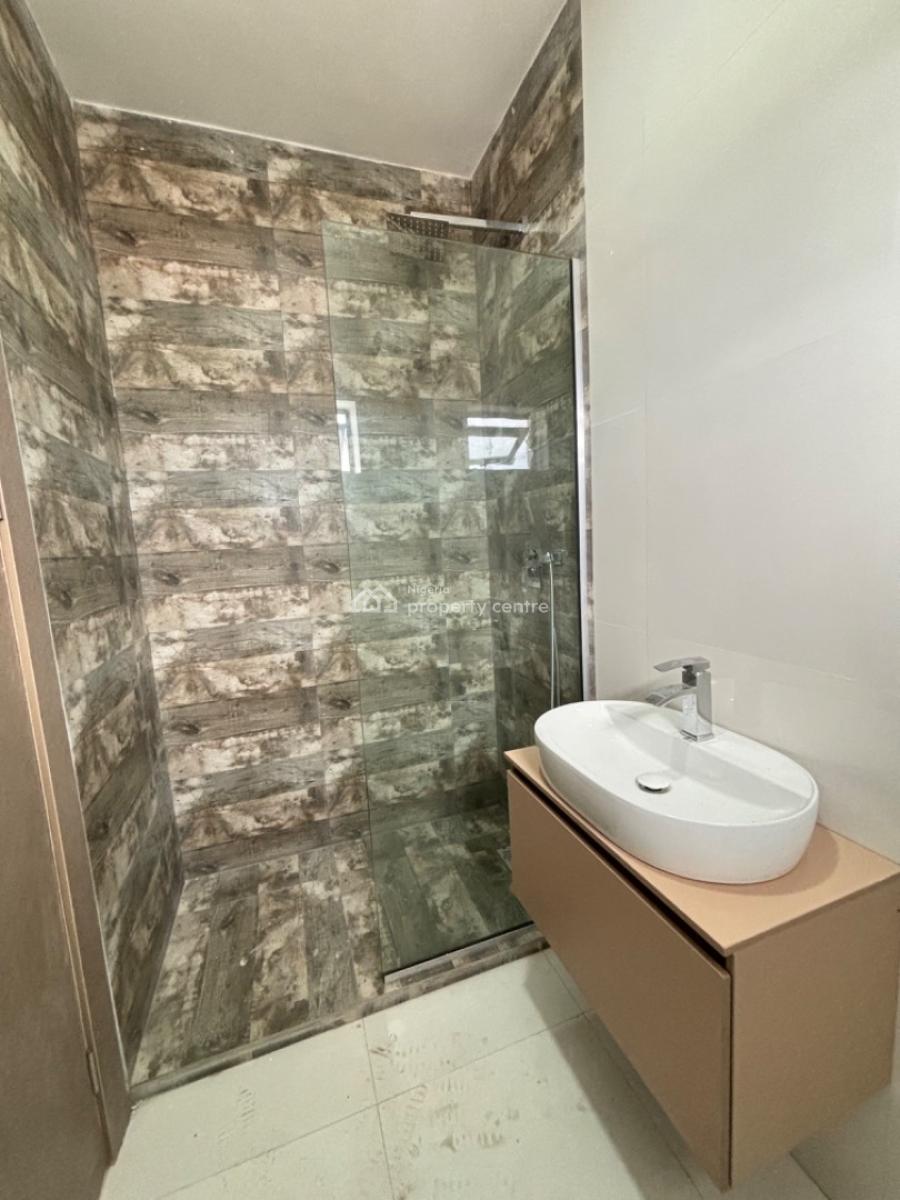 Lovely and Spacious  2 Bedroom Flat with an Elevator, Pool and Gym, Lekki Phase 1, Lekki, Lagos, Flat / Apartment for Rent