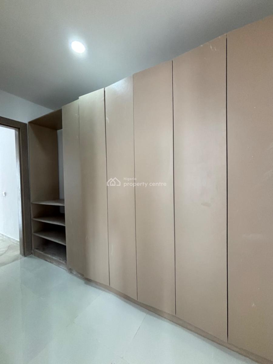 Lovely and Spacious  2 Bedroom Flat with an Elevator, Pool and Gym, Lekki Phase 1, Lekki, Lagos, Flat / Apartment for Rent