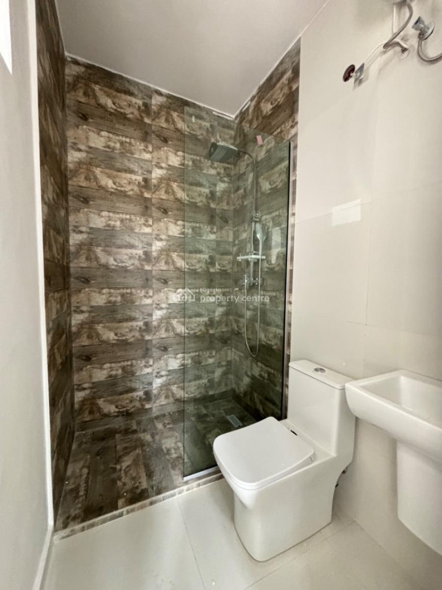 Lovely and Spacious  2 Bedroom Flat with an Elevator, Pool and Gym, Lekki Phase 1, Lekki, Lagos, Flat / Apartment for Rent