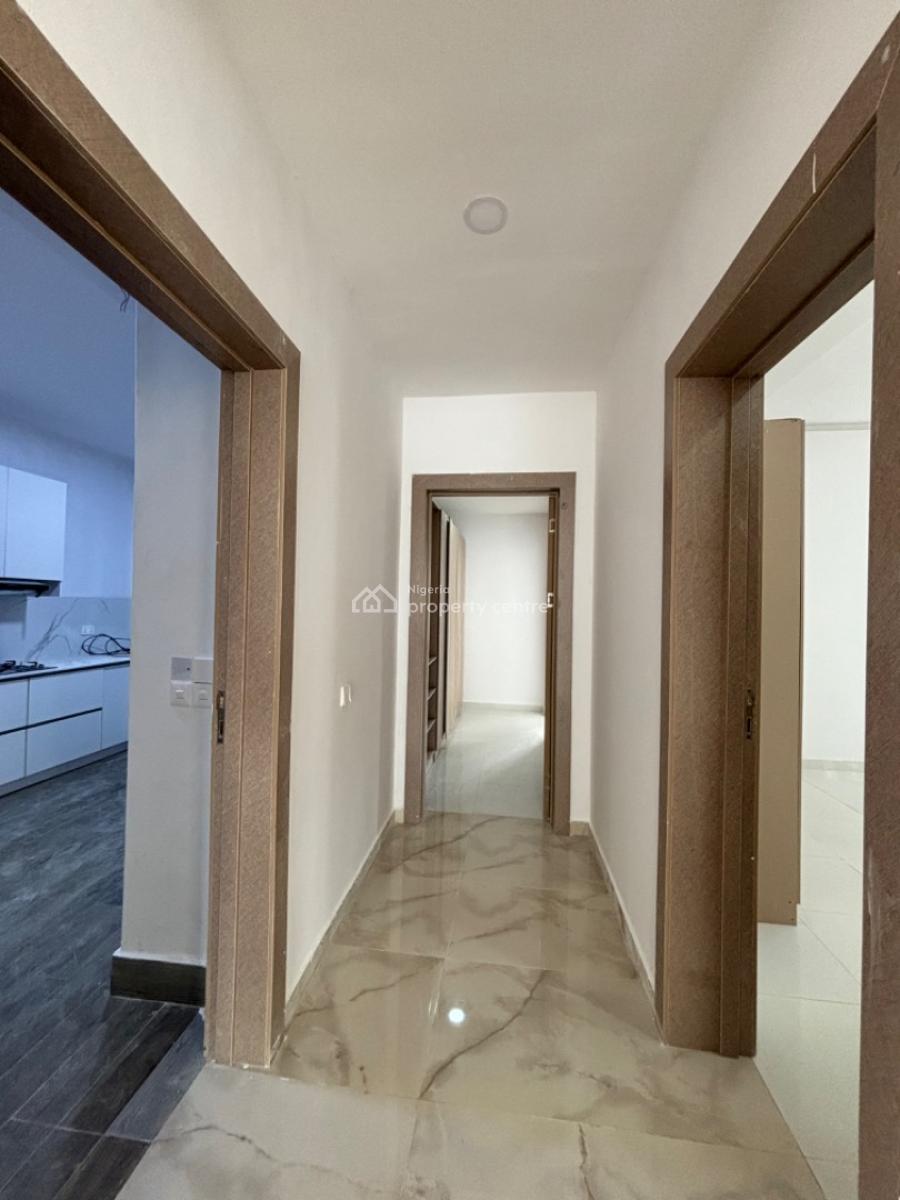 Lovely and Spacious  2 Bedroom Flat with an Elevator, Pool and Gym, Lekki Phase 1, Lekki, Lagos, Flat / Apartment for Rent