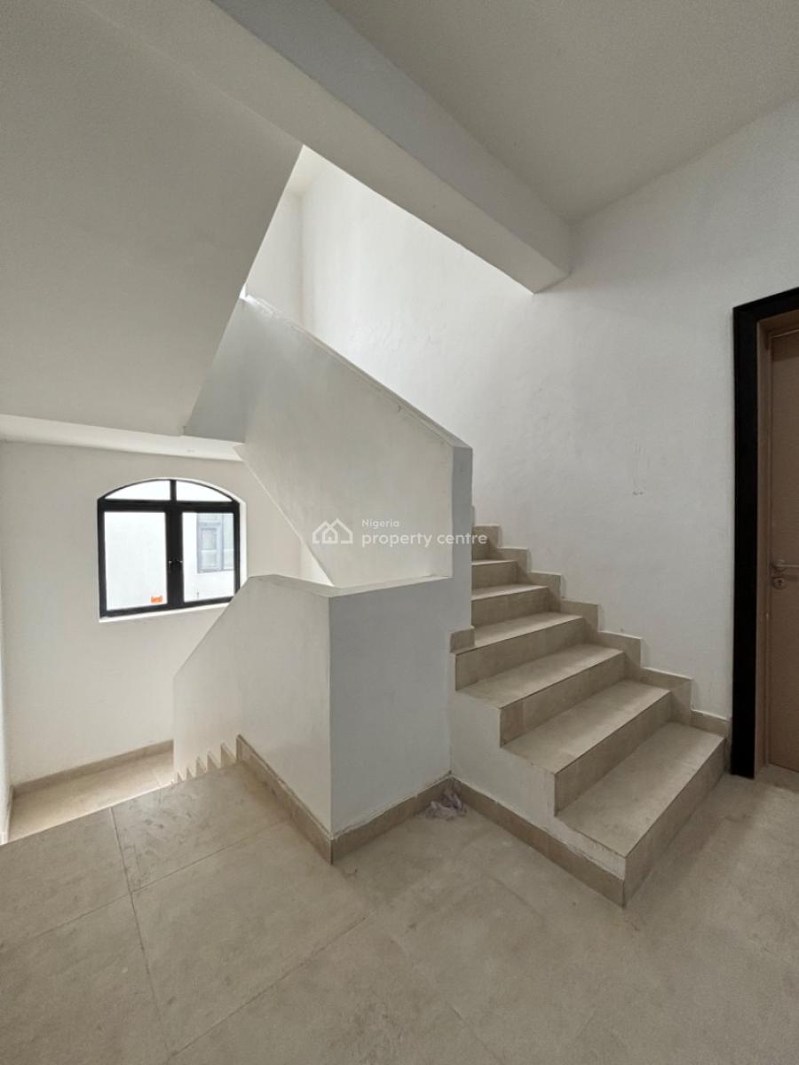 Lovely and Spacious  2 Bedroom Flat with an Elevator, Pool and Gym, Lekki Phase 1, Lekki, Lagos, Flat / Apartment for Rent