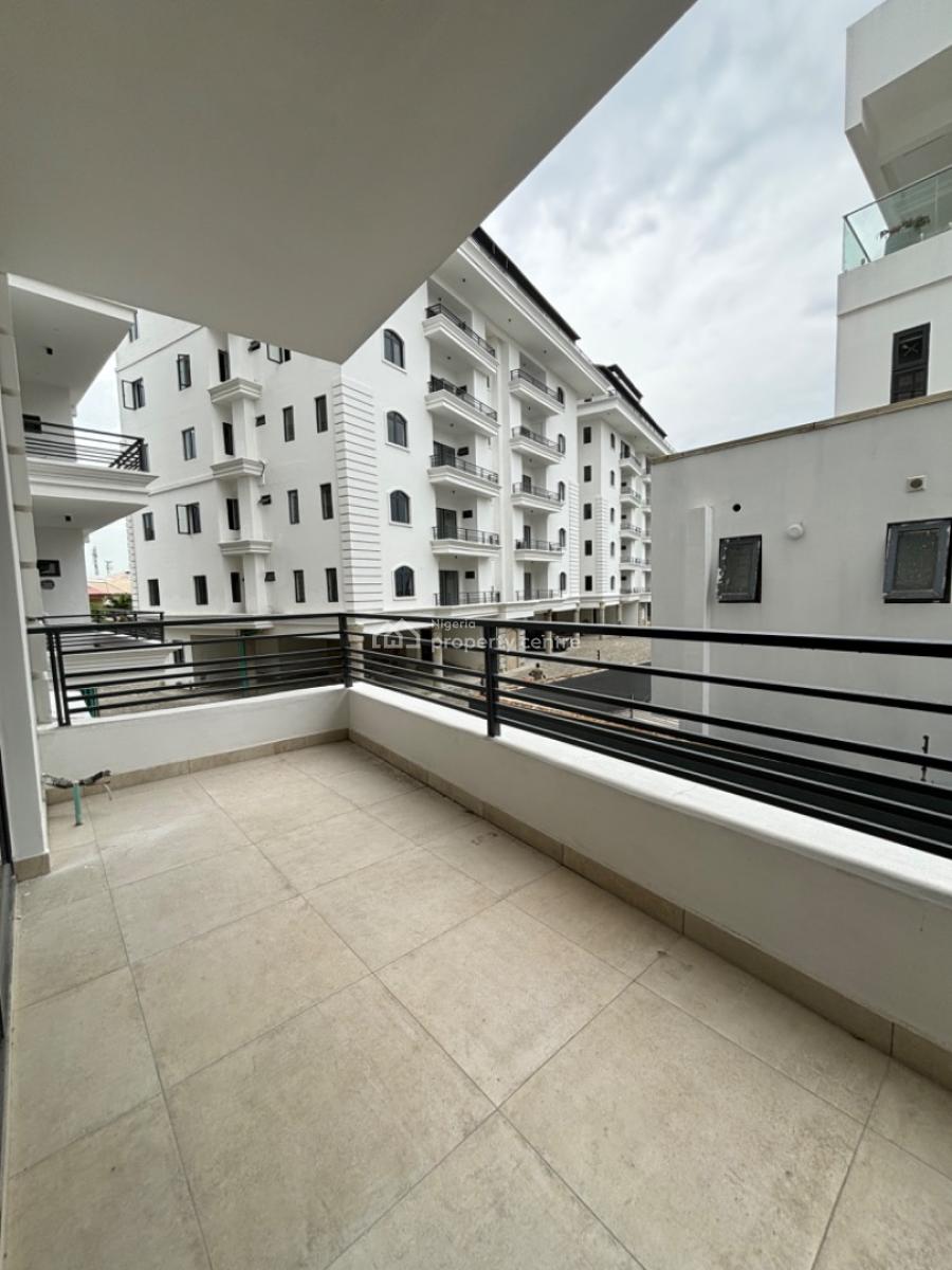 Lovely and Spacious  2 Bedroom Flat with an Elevator, Pool and Gym, Lekki Phase 1, Lekki, Lagos, Flat / Apartment for Rent