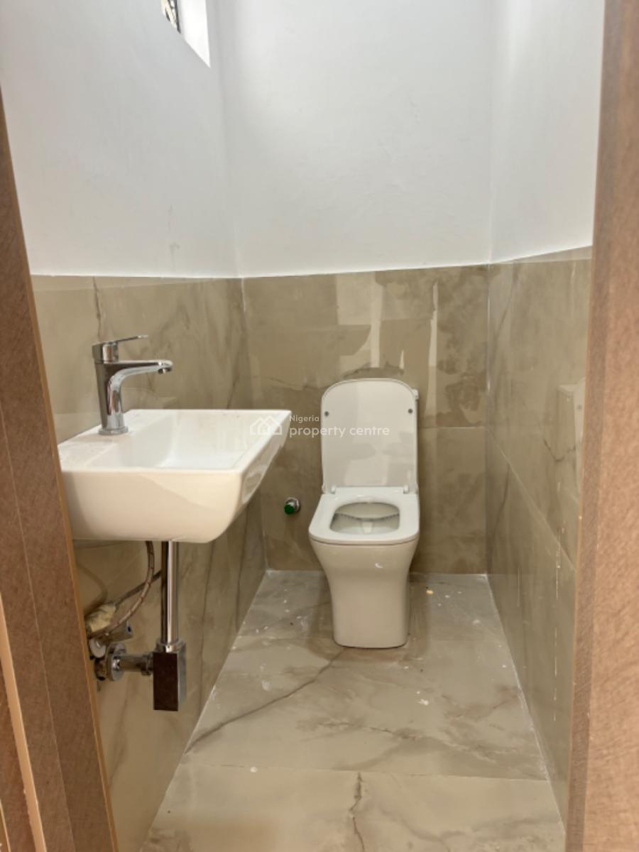 Lovely and Spacious  2 Bedroom Flat with an Elevator, Pool and Gym, Lekki Phase 1, Lekki, Lagos, Flat / Apartment for Rent