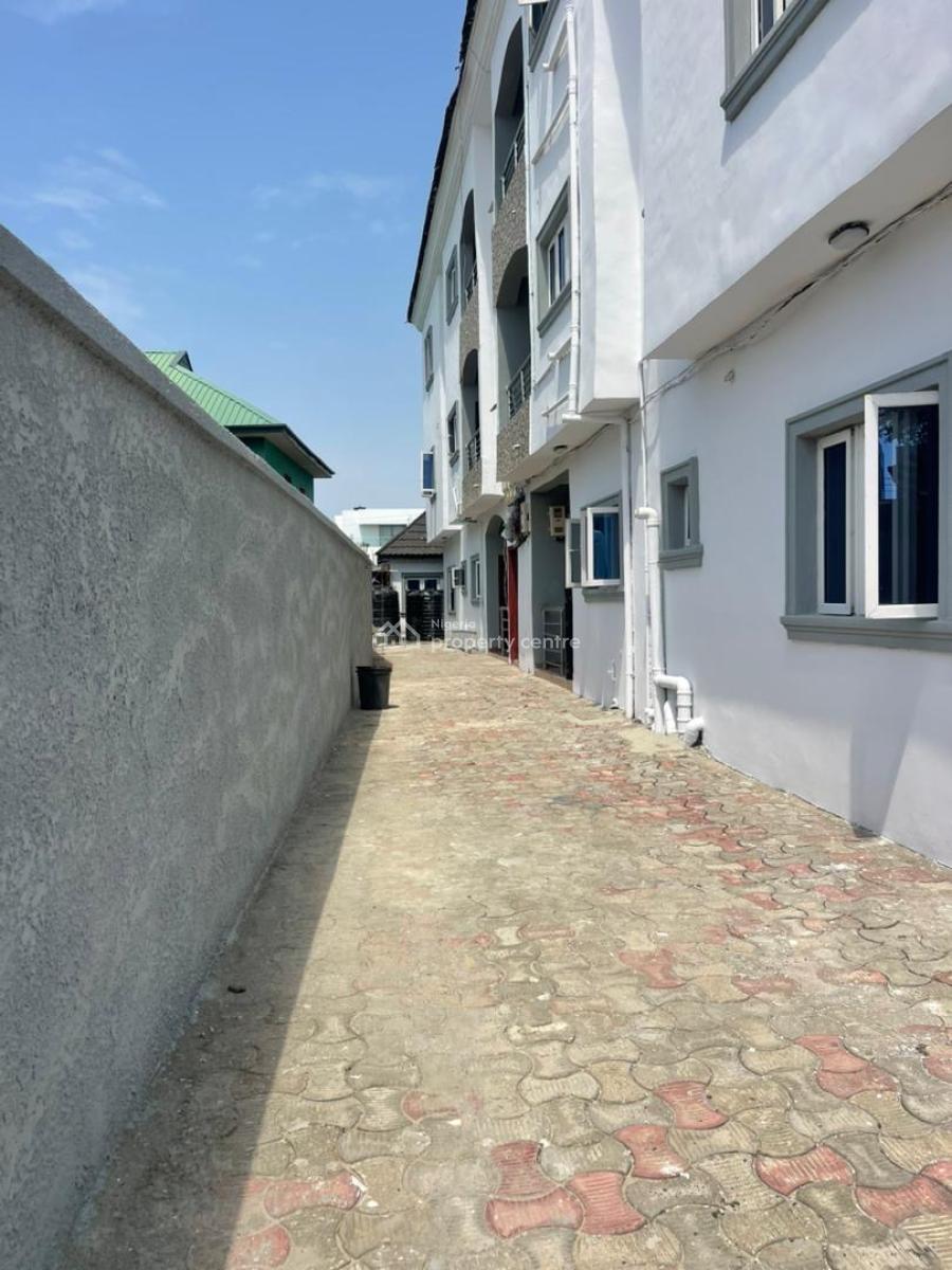 3 Bedroom Apartment, Atlantic View Estate, New Road Bus Stop, Lekki Phase 2, Lekki, Lagos, Flat / Apartment for Rent