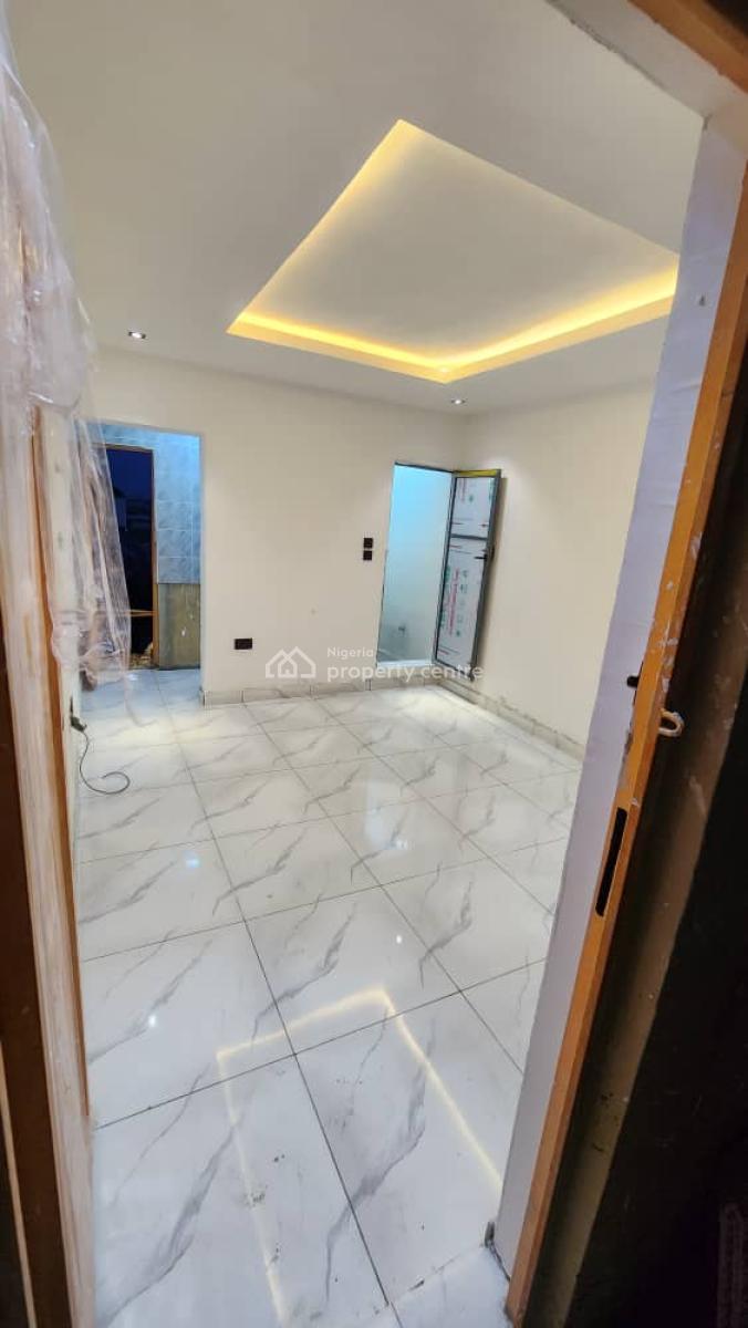 Selfcontain Apartment 17years Lease, Odunlade Street, Shomolu, Lagos, Self Contain (single Rooms) for Sale