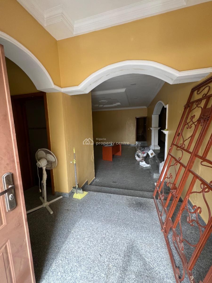 4-bedroom Commercial Space with a Massive Palour at a Remarkable Spot, Lekki Phase 1, Lekki, Lagos, Flat / Apartment for Rent