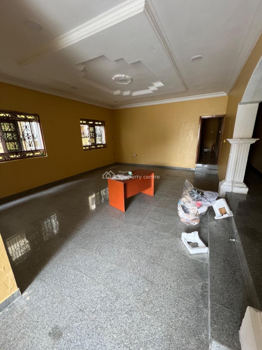 4-bedroom Commercial Space with a Massive Palour at a Remarkable Spot, Lekki Phase 1, Lekki, Lagos, Flat / Apartment for Rent
