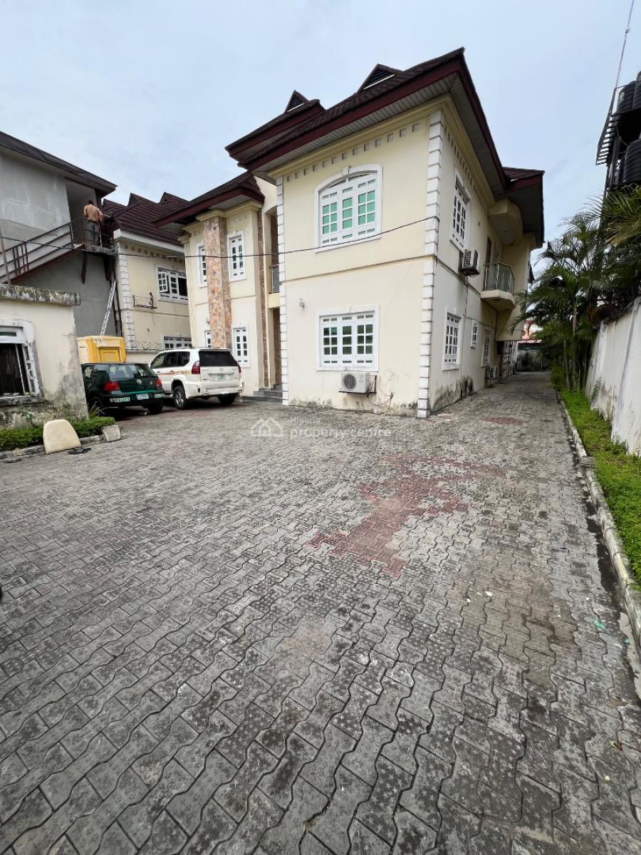 4-bedroom Commercial Space with a Massive Palour at a Remarkable Spot, Lekki Phase 1, Lekki, Lagos, Flat / Apartment for Rent