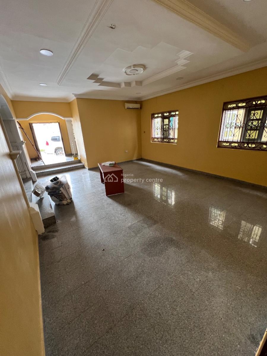4-bedroom Commercial Space with a Massive Palour at a Remarkable Spot, Lekki Phase 1, Lekki, Lagos, Flat / Apartment for Rent