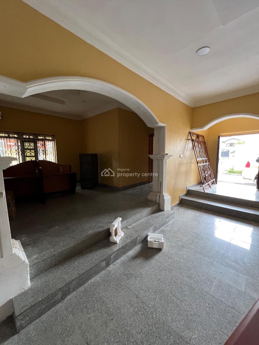 4-bedroom Commercial Space with a Massive Palour at a Remarkable Spot, Lekki Phase 1, Lekki, Lagos, Flat / Apartment for Rent