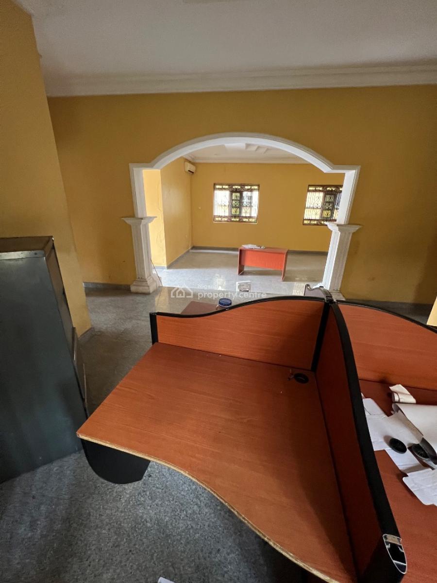 4-bedroom Commercial Space with a Massive Palour at a Remarkable Spot, Lekki Phase 1, Lekki, Lagos, Flat / Apartment for Rent