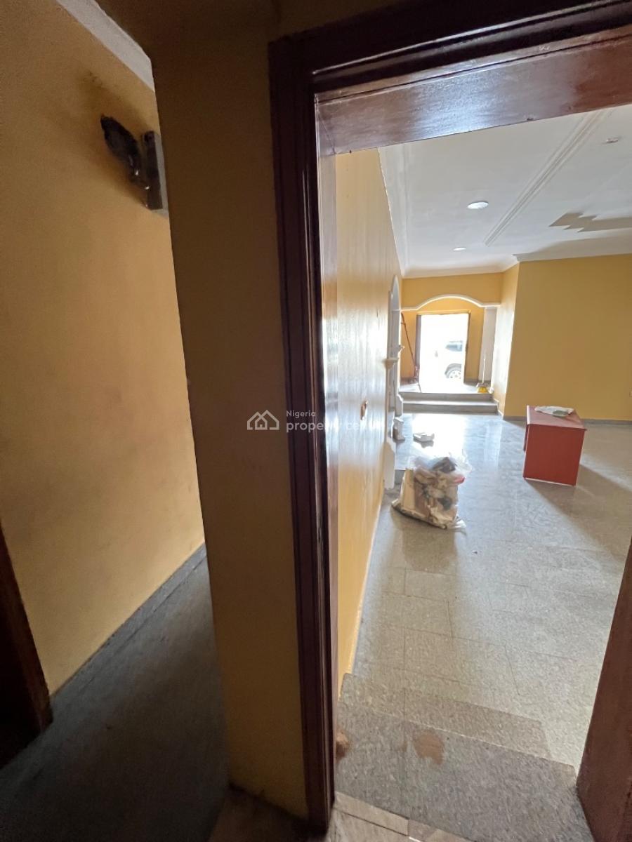 4-bedroom Commercial Space with a Massive Palour at a Remarkable Spot, Lekki Phase 1, Lekki, Lagos, Flat / Apartment for Rent