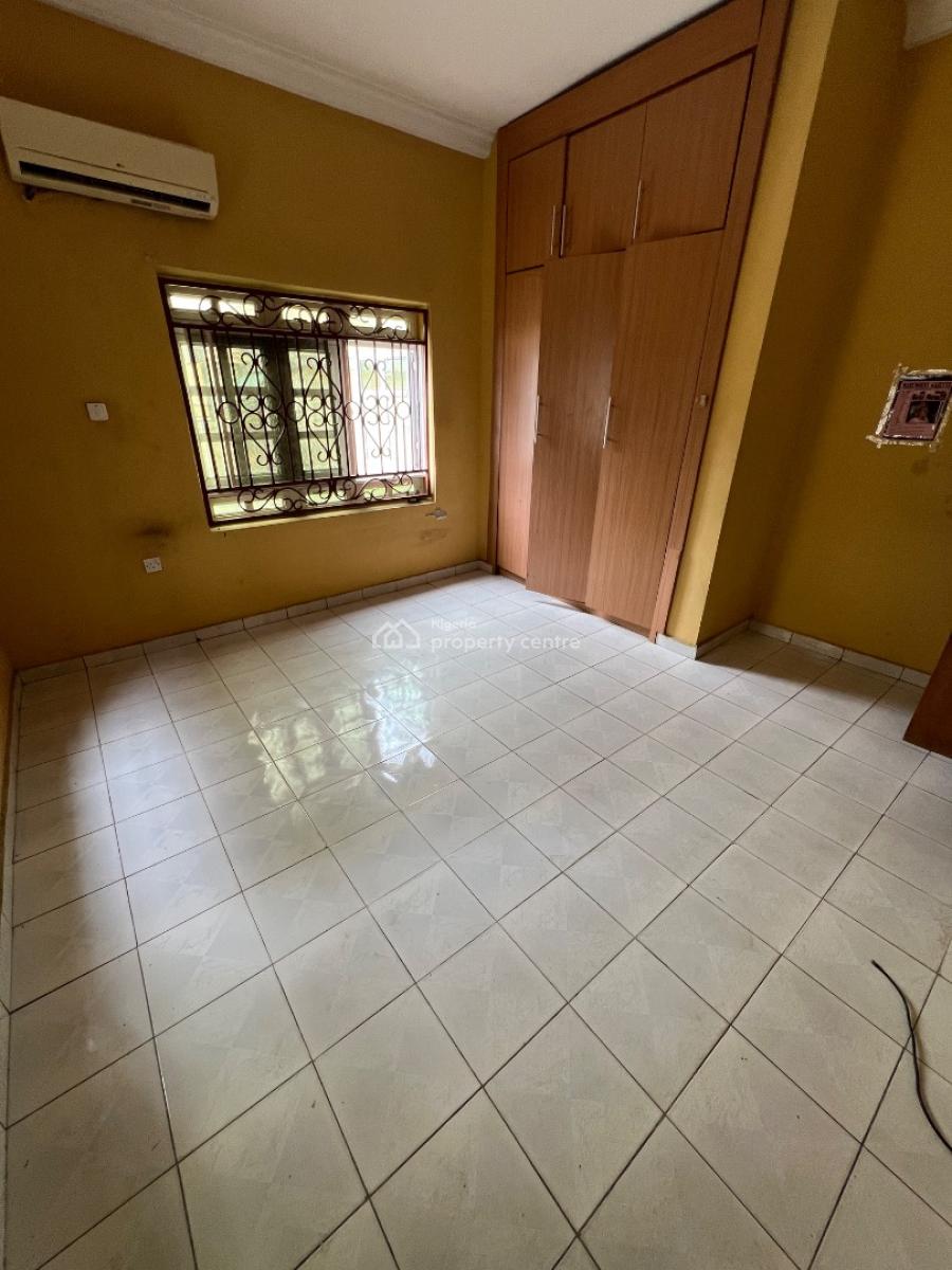 4-bedroom Commercial Space with a Massive Palour at a Remarkable Spot, Lekki Phase 1, Lekki, Lagos, Flat / Apartment for Rent