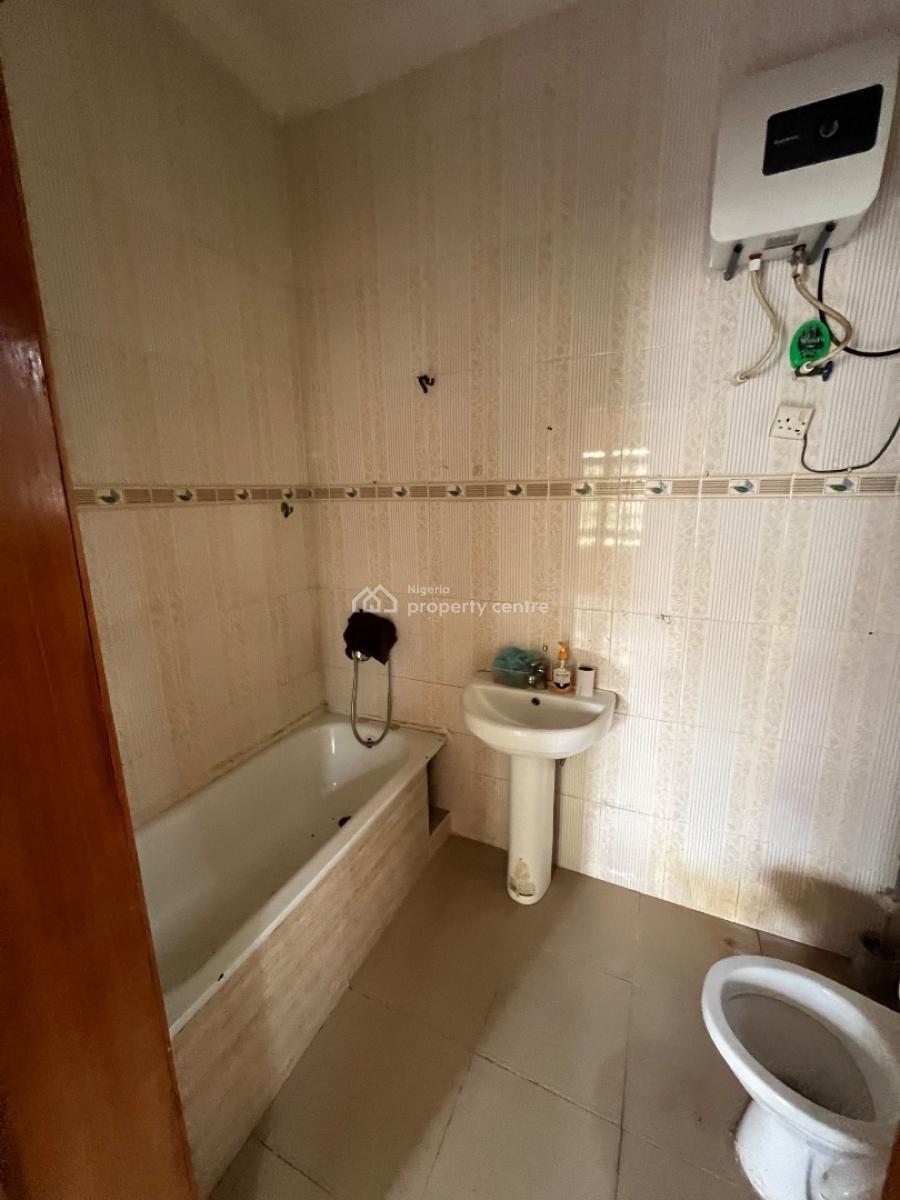 4-bedroom Commercial Space with a Massive Palour at a Remarkable Spot, Lekki Phase 1, Lekki, Lagos, Flat / Apartment for Rent