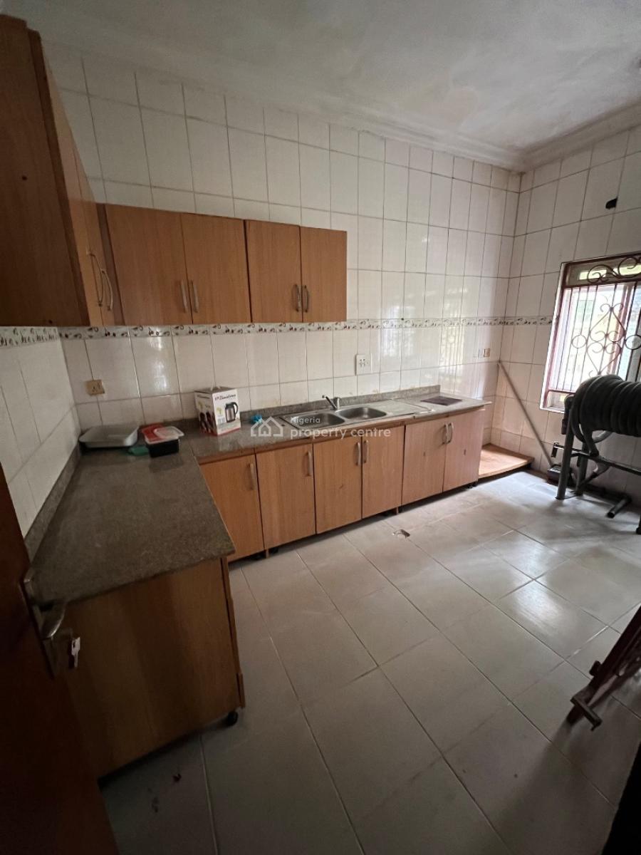 4-bedroom Commercial Space with a Massive Palour at a Remarkable Spot, Lekki Phase 1, Lekki, Lagos, Flat / Apartment for Rent