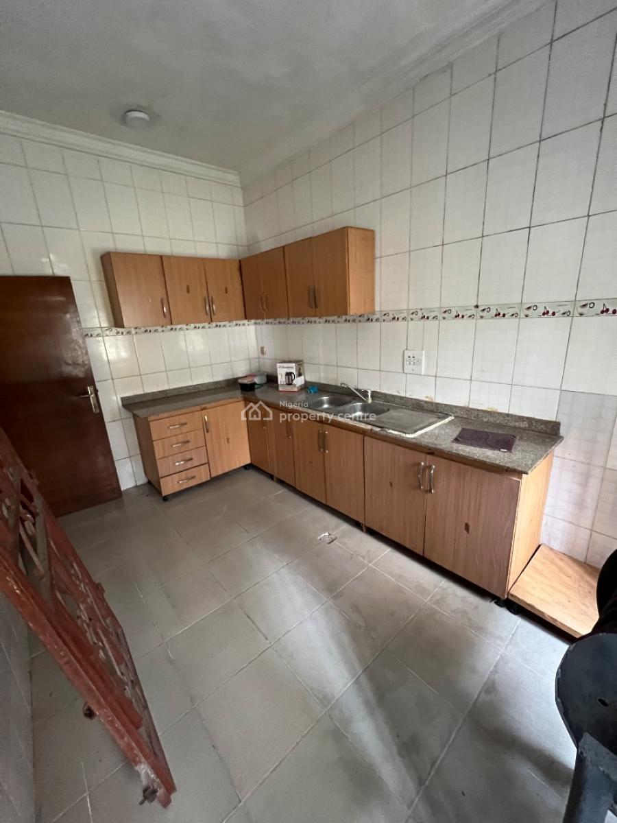 4-bedroom Commercial Space with a Massive Palour at a Remarkable Spot, Lekki Phase 1, Lekki, Lagos, Flat / Apartment for Rent