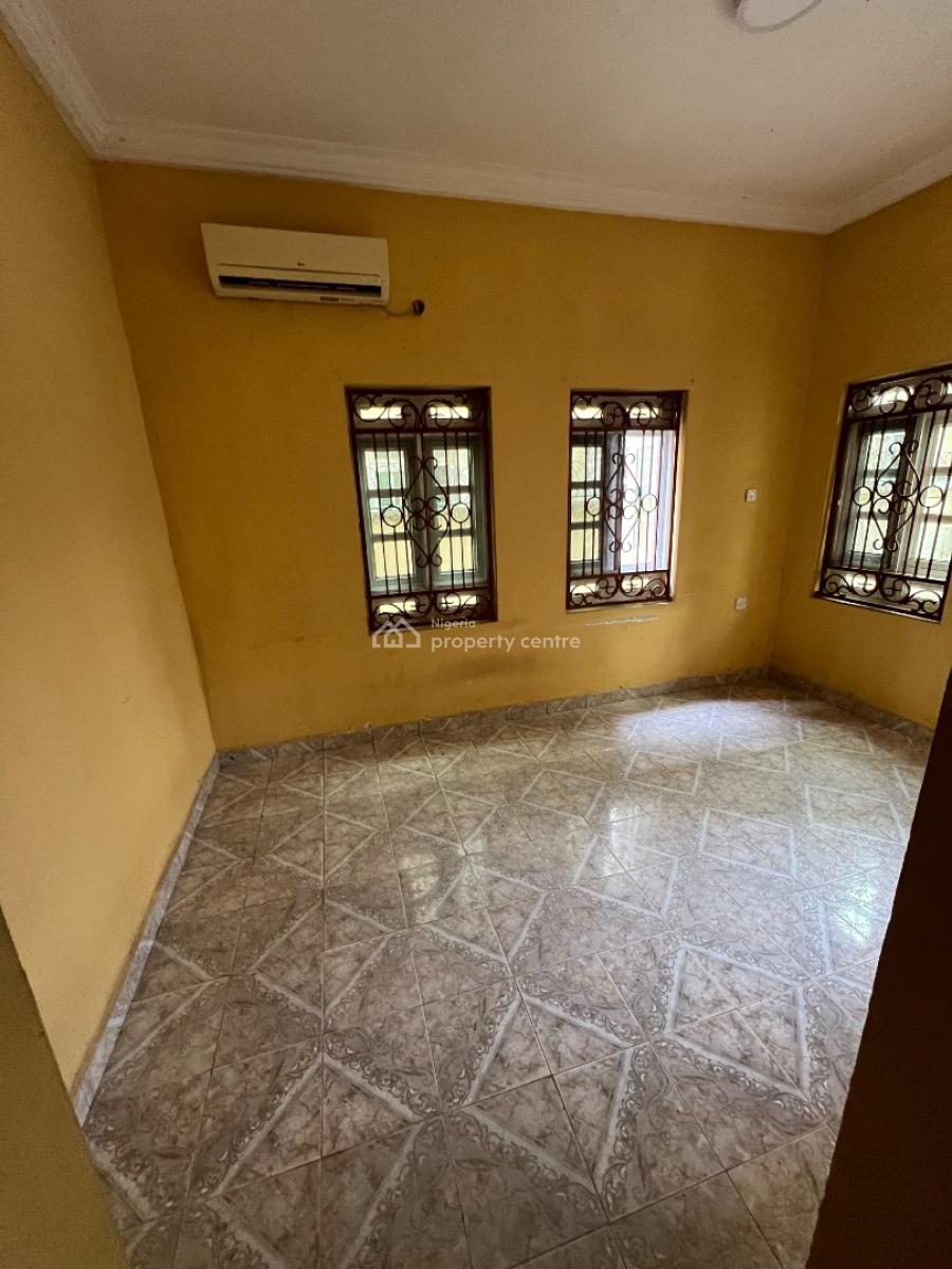 4-bedroom Commercial Space with a Massive Palour at a Remarkable Spot, Lekki Phase 1, Lekki, Lagos, Flat / Apartment for Rent