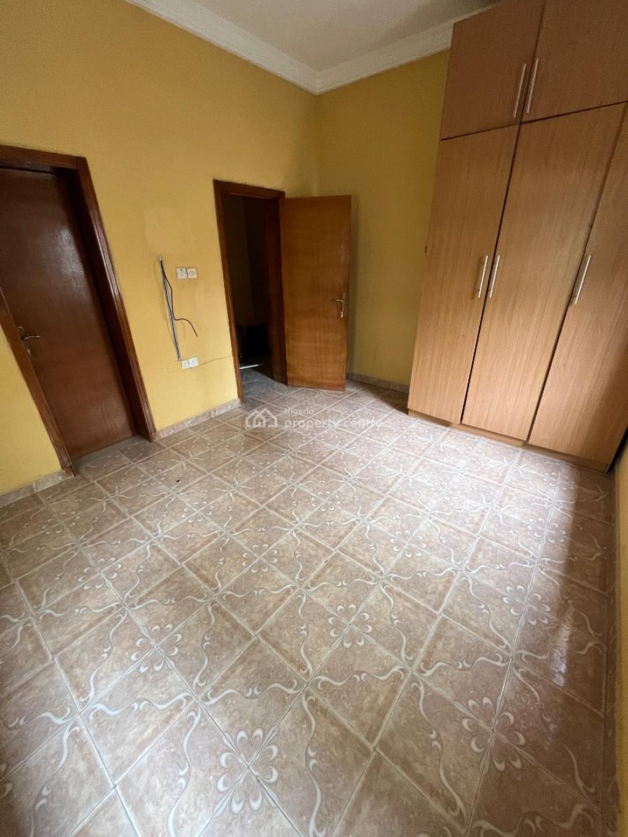 4-bedroom Commercial Space with a Massive Palour at a Remarkable Spot, Lekki Phase 1, Lekki, Lagos, Flat / Apartment for Rent