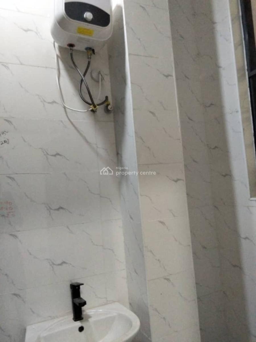 -- Brand New 2 Bedroom Apartment, Ologolo, Lekki, Lagos, Flat / Apartment for Rent