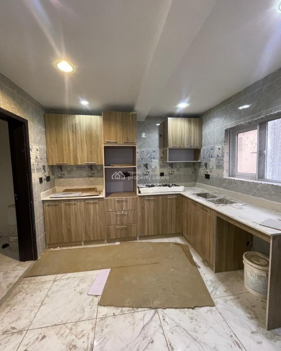 3 Bedroom Apartment in a Secured Estate, Lekki Phase 1, Lekki, Lagos, Flat / Apartment for Rent