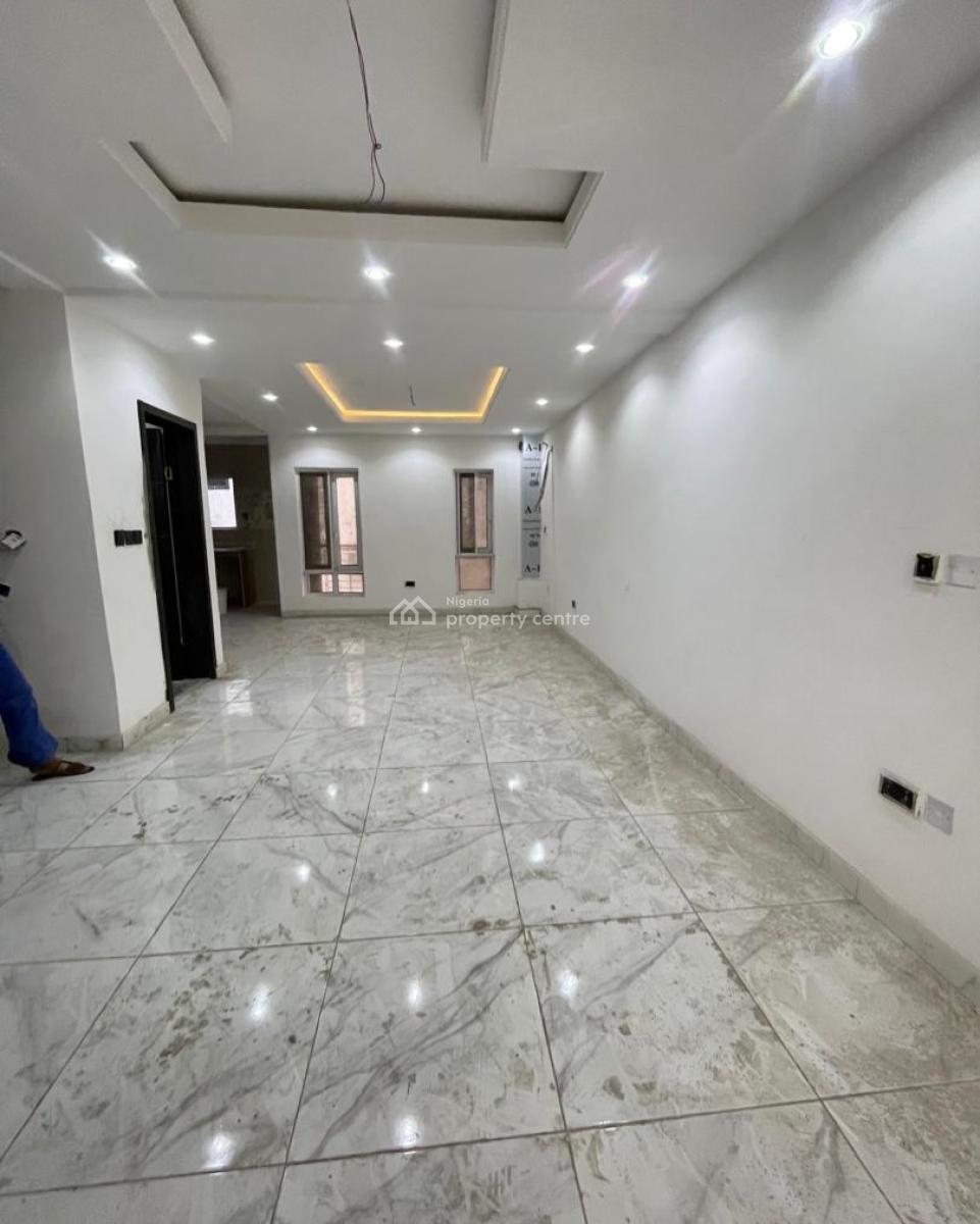 3 Bedroom Apartment in a Secured Estate, Lekki Phase 1, Lekki, Lagos, Flat / Apartment for Rent