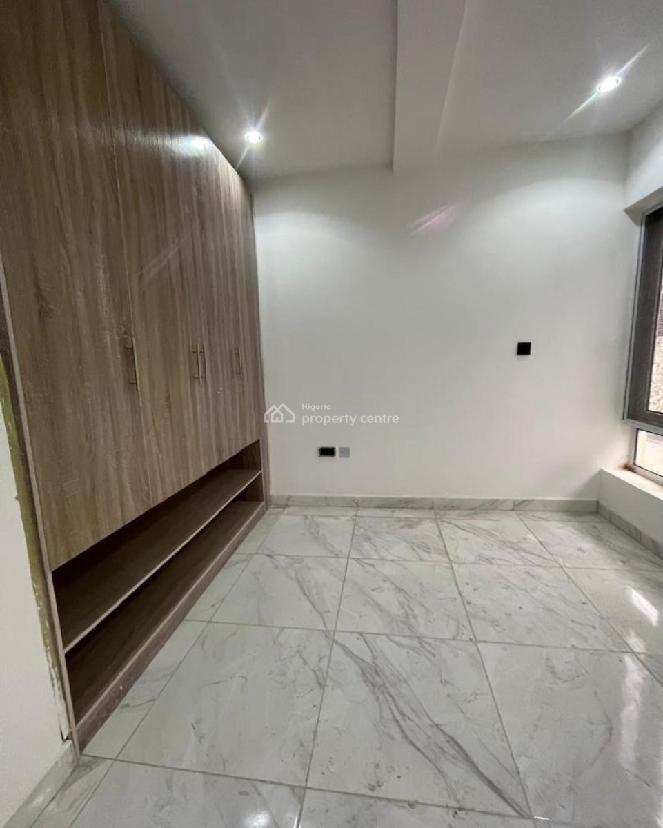 3 Bedroom Apartment in a Secured Estate, Lekki Phase 1, Lekki, Lagos, Flat / Apartment for Rent