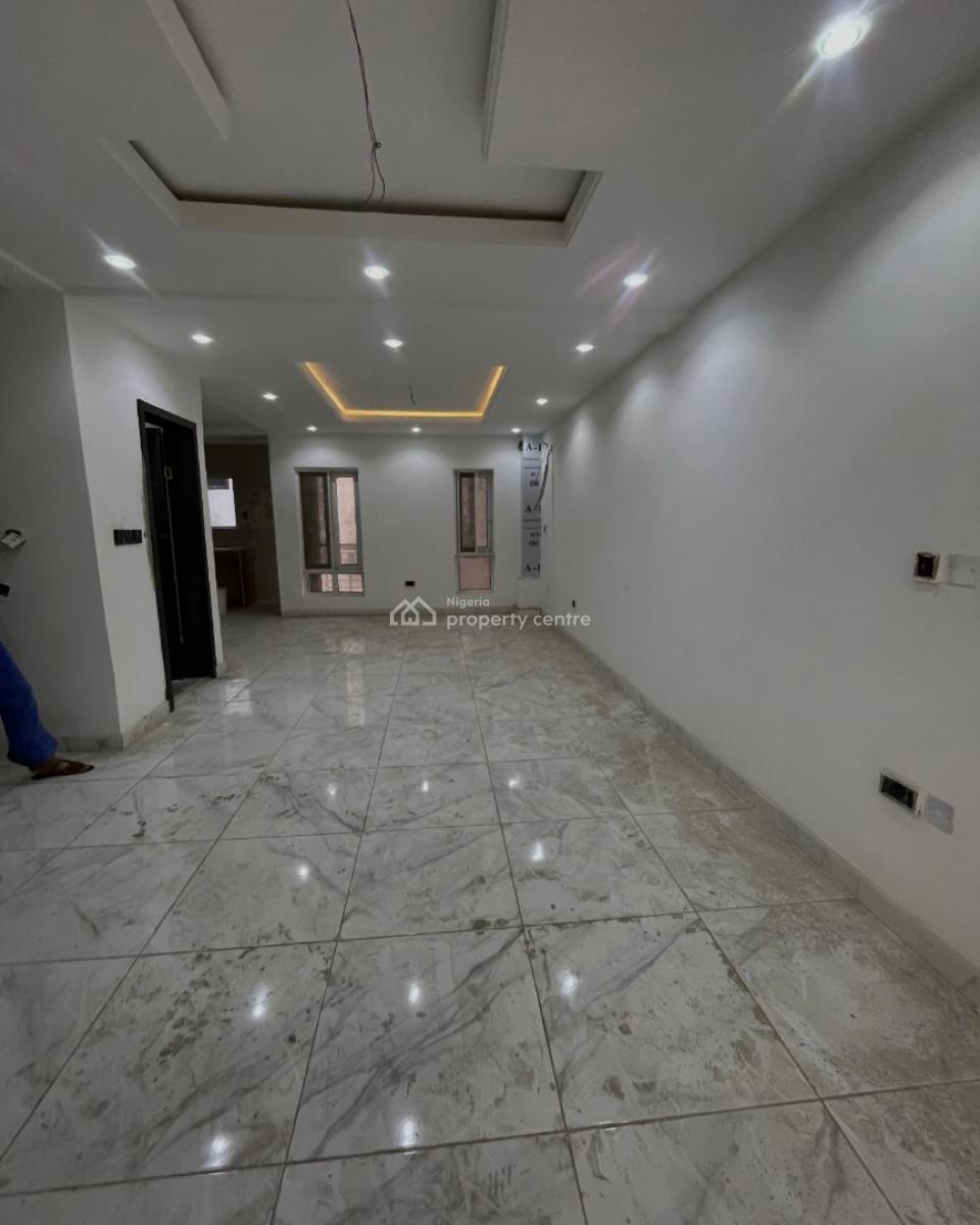 3 Bedroom Apartment in a Secured Estate, Lekki Phase 1, Lekki, Lagos, Flat / Apartment for Rent