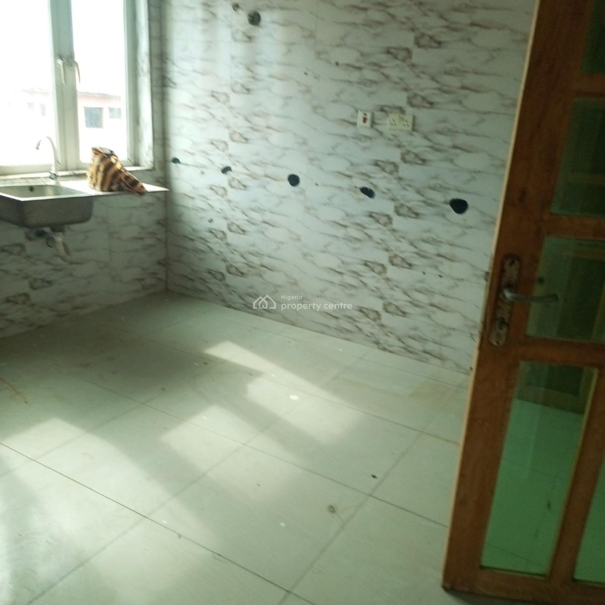 a Spacious Commercial Space with 3 Toilet Facilities, Badore Ajah-lekki, Badore, Ajah, Lagos, Office Space for Rent