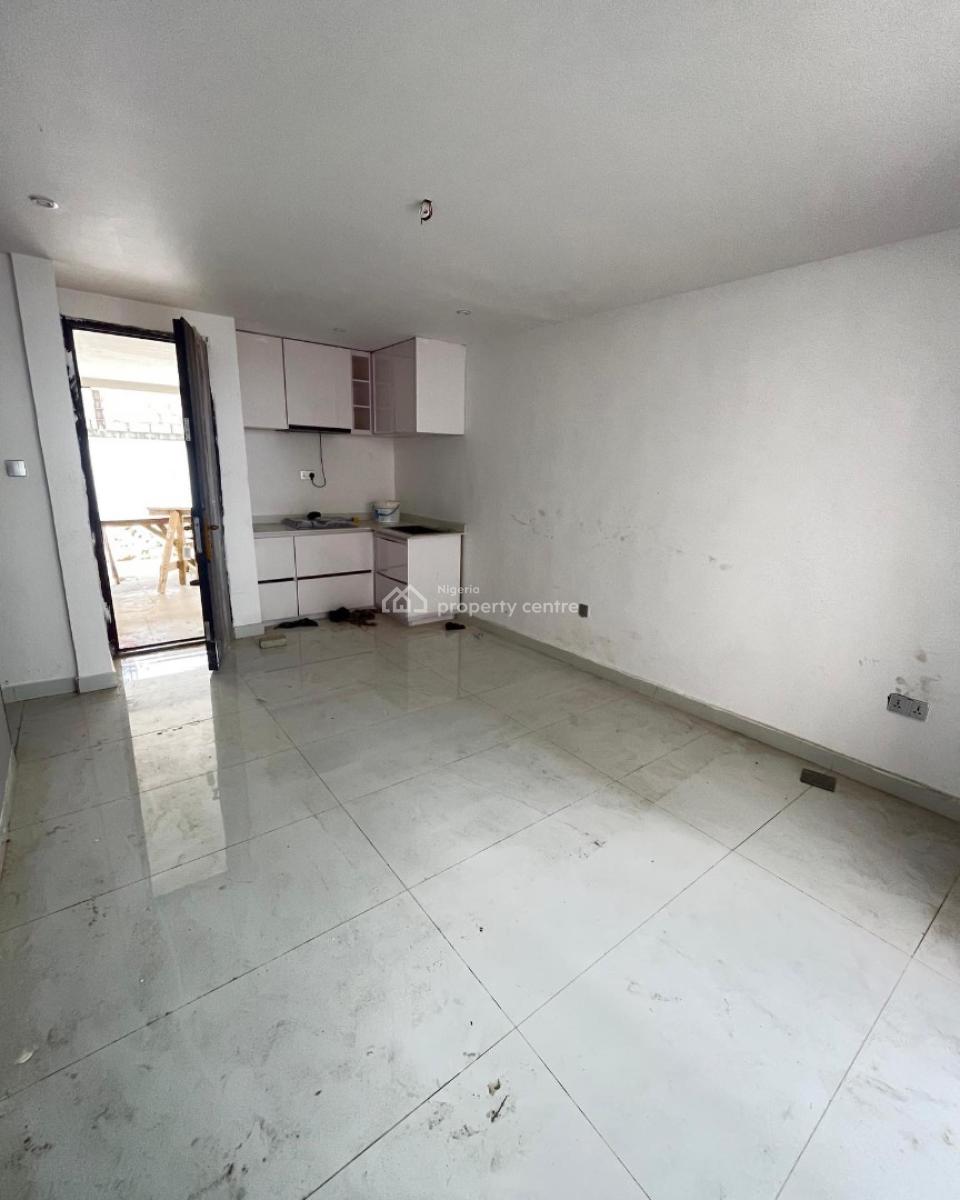 Lovely 1 Bedroom Apartment with Bq, Ologolo, Ologolo, Lekki, Lagos, Block of Flats for Sale