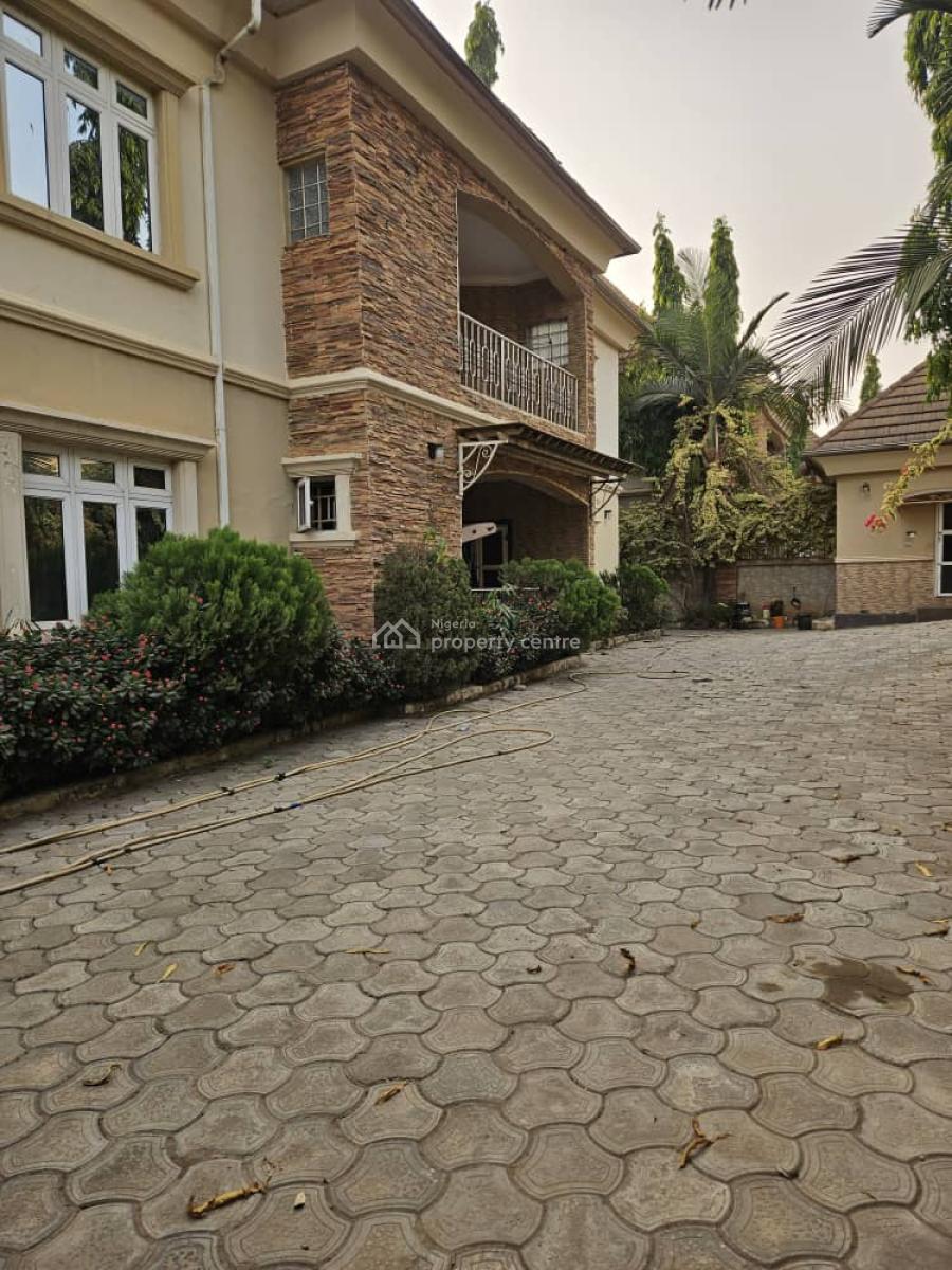 6 Bedrooms Detached Duplex, 6th Street, Gwarinpa, Abuja, Detached Duplex for Sale