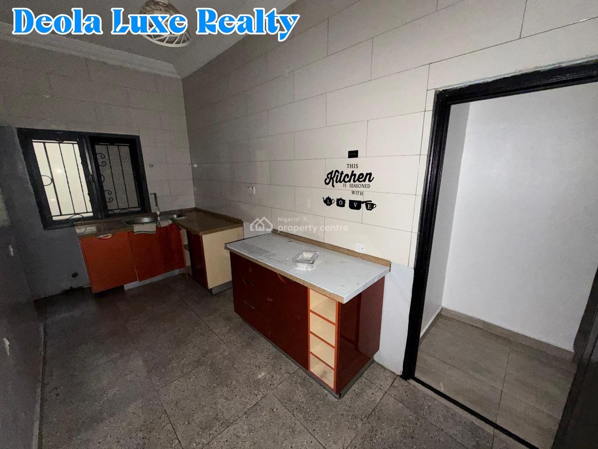 a Nice and Spacious 3 Bedroom Apartment, Off Admiralty Way, Lekki Phase 1, Lekki, Lagos, Flat / Apartment for Rent