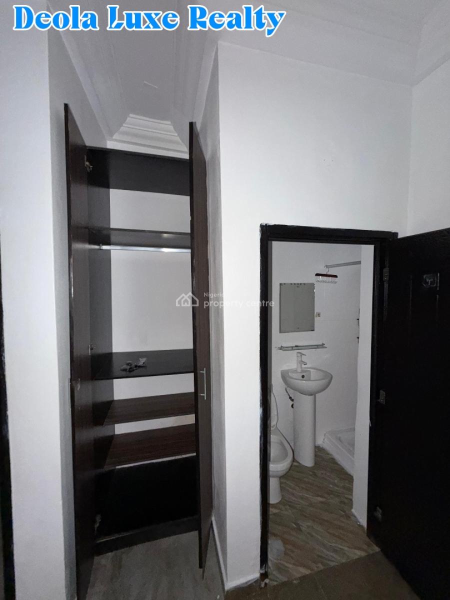 a Nice and Spacious 3 Bedroom Apartment, Off Admiralty Way, Lekki Phase 1, Lekki, Lagos, Flat / Apartment for Rent