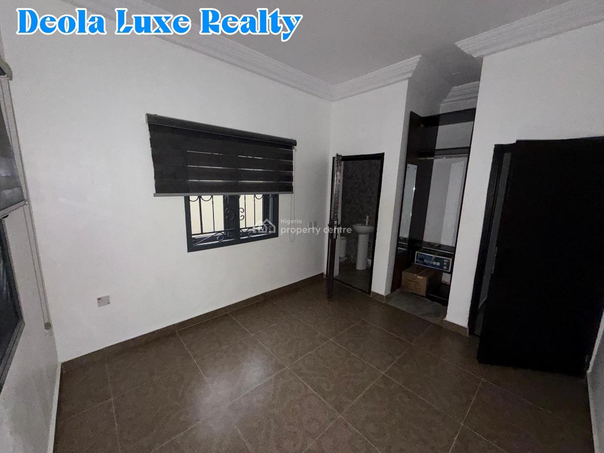a Nice and Spacious 3 Bedroom Apartment, Off Admiralty Way, Lekki Phase 1, Lekki, Lagos, Flat / Apartment for Rent