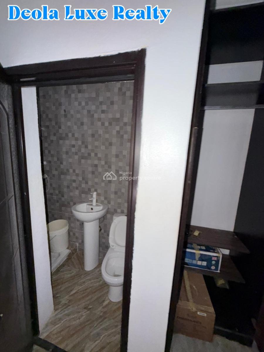 a Nice and Spacious 3 Bedroom Apartment, Off Admiralty Way, Lekki Phase 1, Lekki, Lagos, Flat / Apartment for Rent