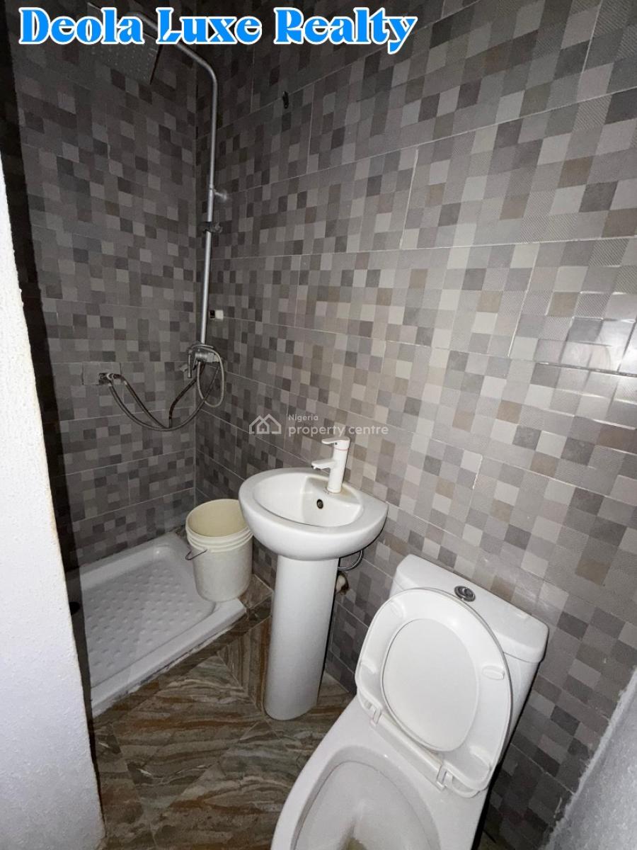 a Nice and Spacious 3 Bedroom Apartment, Off Admiralty Way, Lekki Phase 1, Lekki, Lagos, Flat / Apartment for Rent