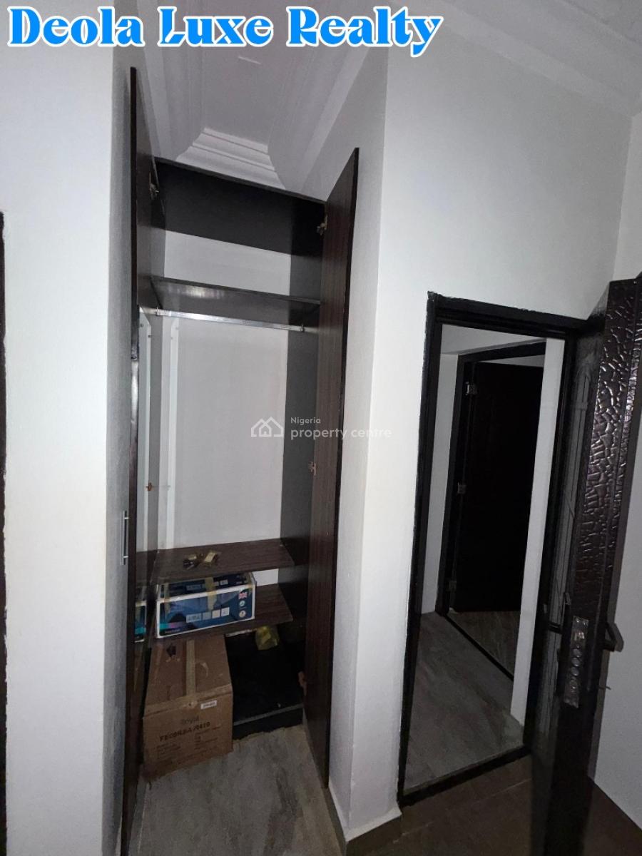 a Nice and Spacious 3 Bedroom Apartment, Off Admiralty Way, Lekki Phase 1, Lekki, Lagos, Flat / Apartment for Rent