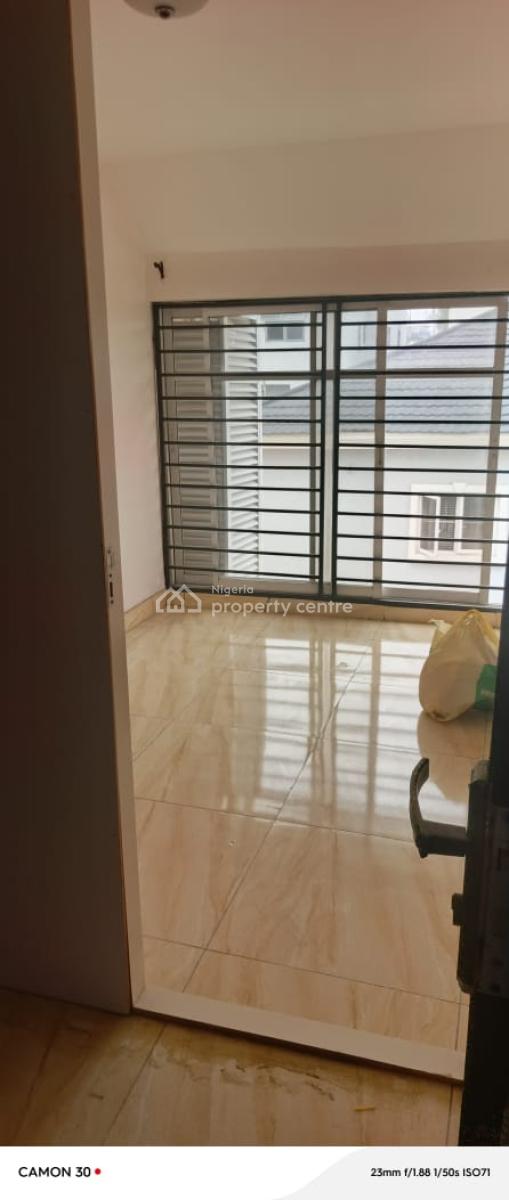 Serviced Mini Penthouse on Top of a Block of Flats, Lekki Phase 1, Lekki, Lagos, Mini Flat (room and Parlour) for Rent