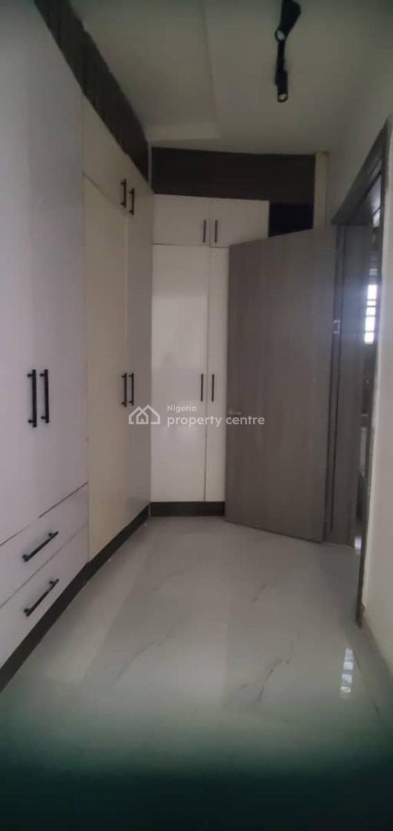 Cooperate Built 3 Bedrooms Flat with Servant Quarter, Off Victoria Arobieke, Lekki Phase 1, Lekki, Lagos, House for Rent