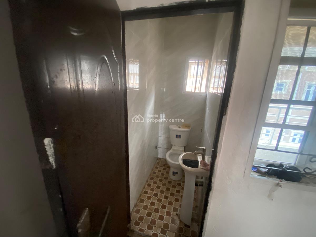 2 Bedroom Flat, Ogombo Road, Ogombo, Ajah, Lagos, Flat / Apartment for Rent