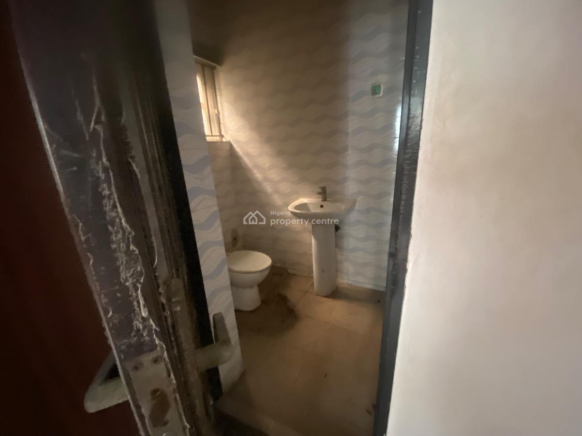 2 Bedroom Flat, Ogombo Road, Ogombo, Ajah, Lagos, Flat / Apartment for Rent