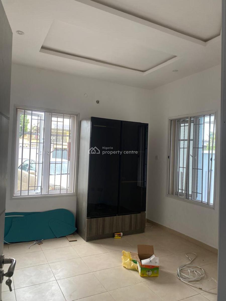 Serviced One Bedroom Flat with Two Toilets and Excellent Facilities, Admiralty Way, Lekki Phase 1, Lekki, Lagos, Mini Flat (room and Parlour) for Rent